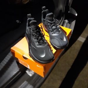 Nike ‘Fly By II NKB’